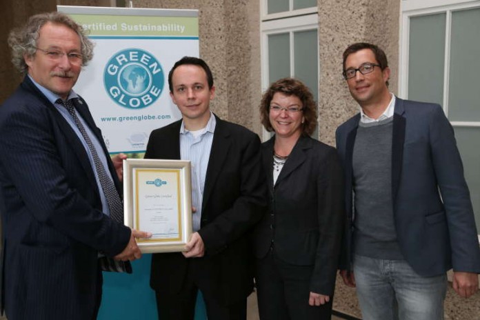 v.l.n.r.: - Dr. Peter Zimmer, Green Globe Auditor; Uwe Leitermann, Mitglied der Geschäftsleitung mainzplus CITYMARKETING;Antje Münsterberg, Öko-Team mainzplus CITYMARKETIN; Henning Schildt, Verkaufsdirektor mainzplus CITYMARKETING